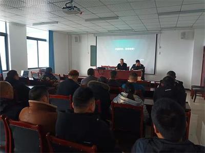 芦山县综合行政执法局召开驾驶员安全教育培训会，筑牢交通安全防线